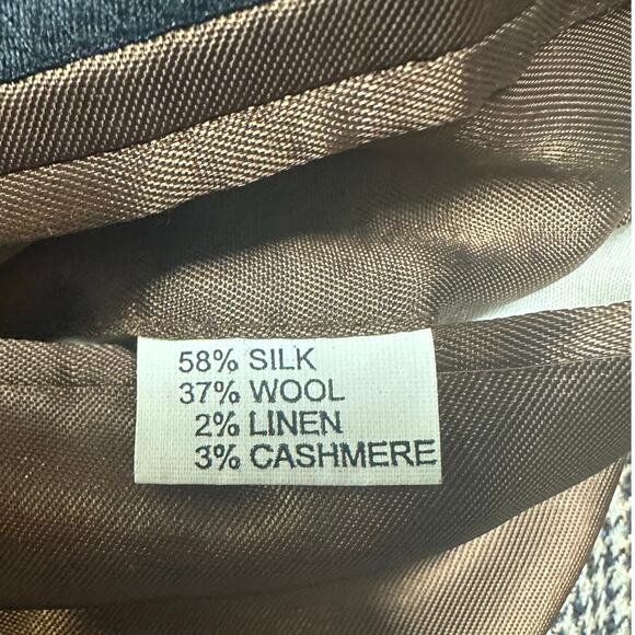 Jos. A Bank Neutral Houndstooth Print Silk and Wool Two Button Blazer Size 44R - Picture 8 of 11